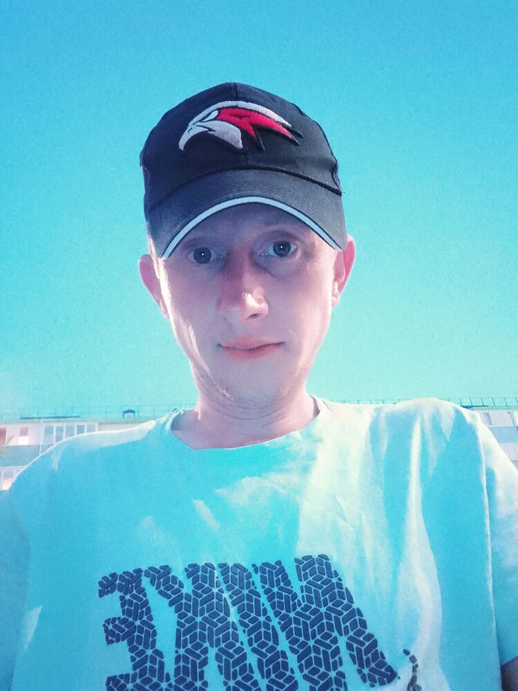  36672757  Sergei, 32 ,    