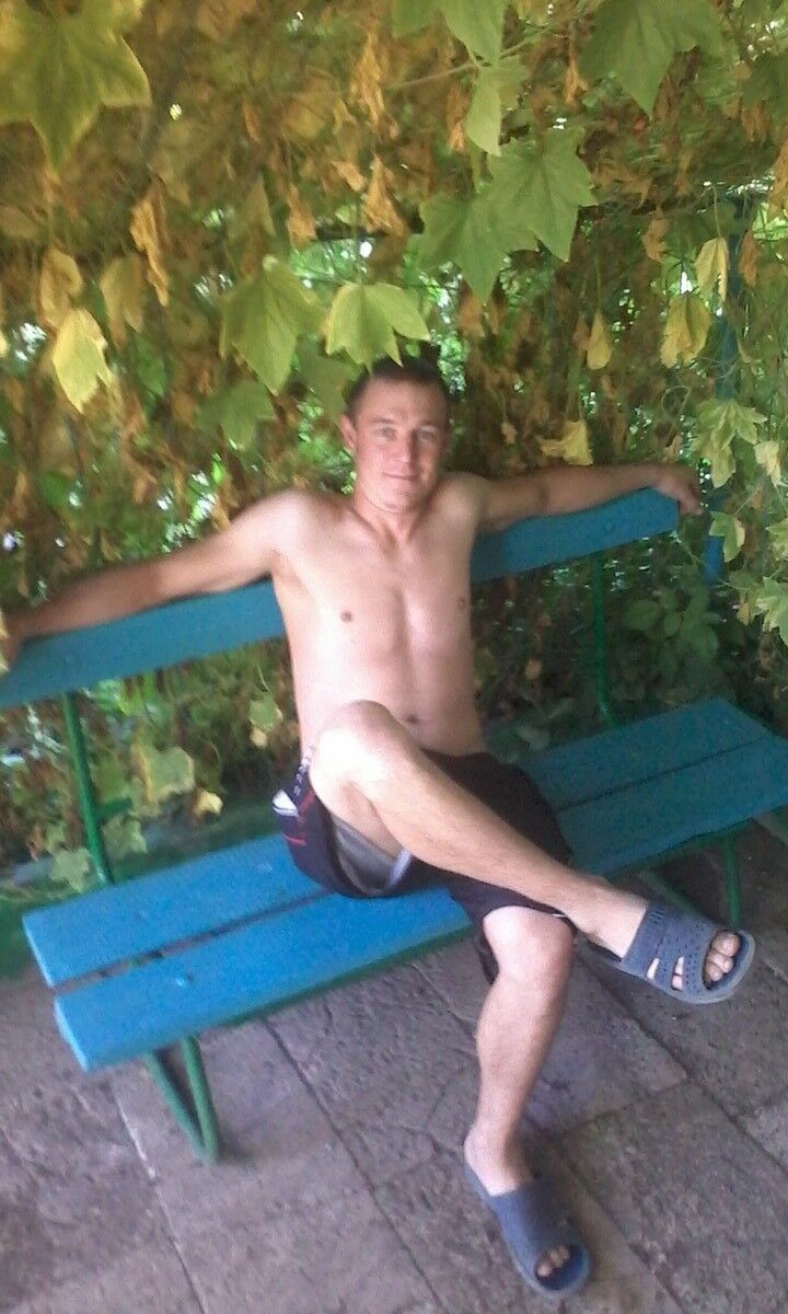  6246157  Grigorii, 35 ,    