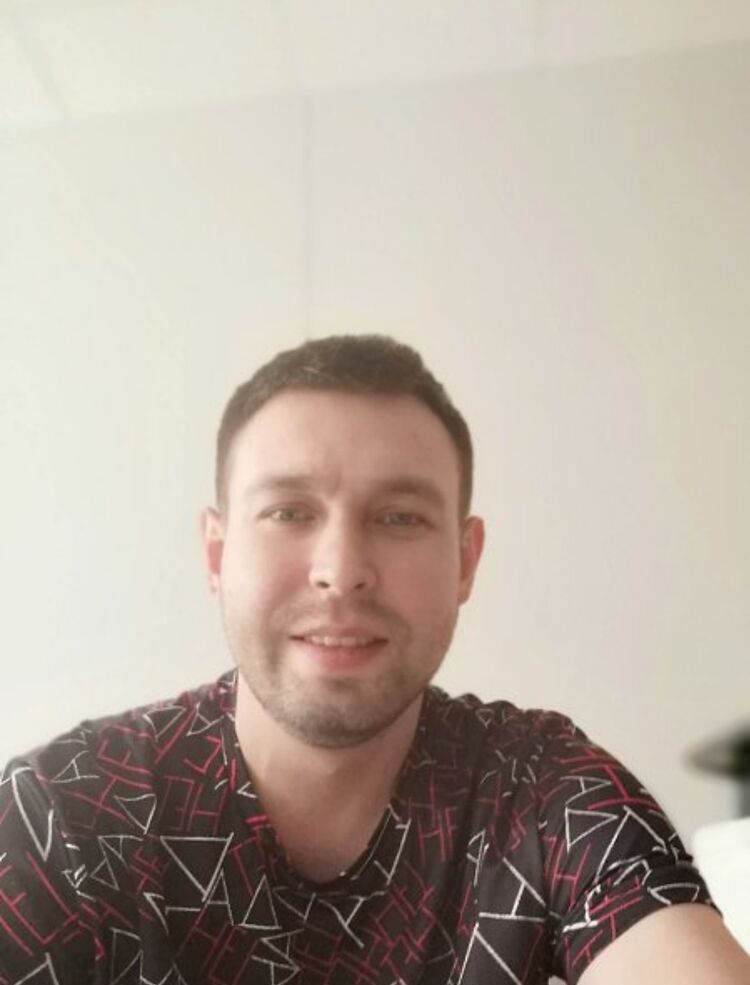  43742377  , 37 ,    