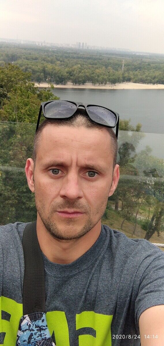  21278317  Alex, 41 ,    