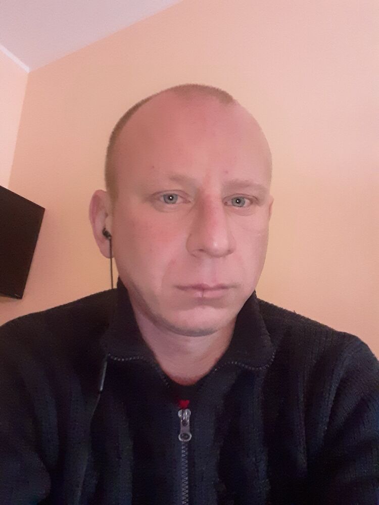  22815057  Vitalii, 40 ,    
