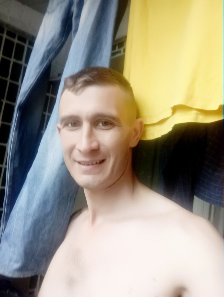  13377407  Pavlo, 41 ,    