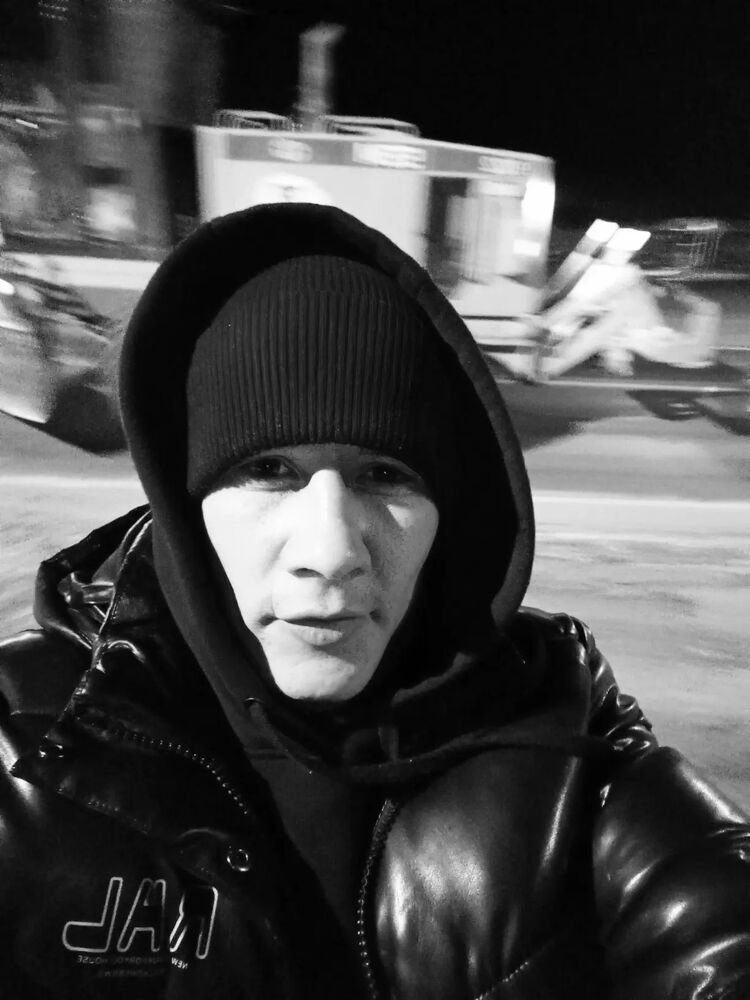 49635047  Dominik, 33 ,    --