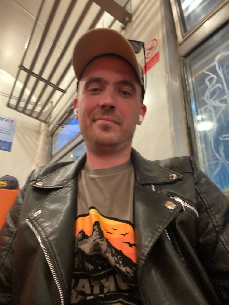  53105697  , 37 ,    -