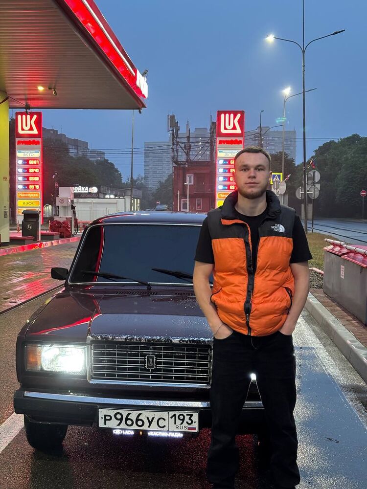  53764237  Alexander, 20 ,    