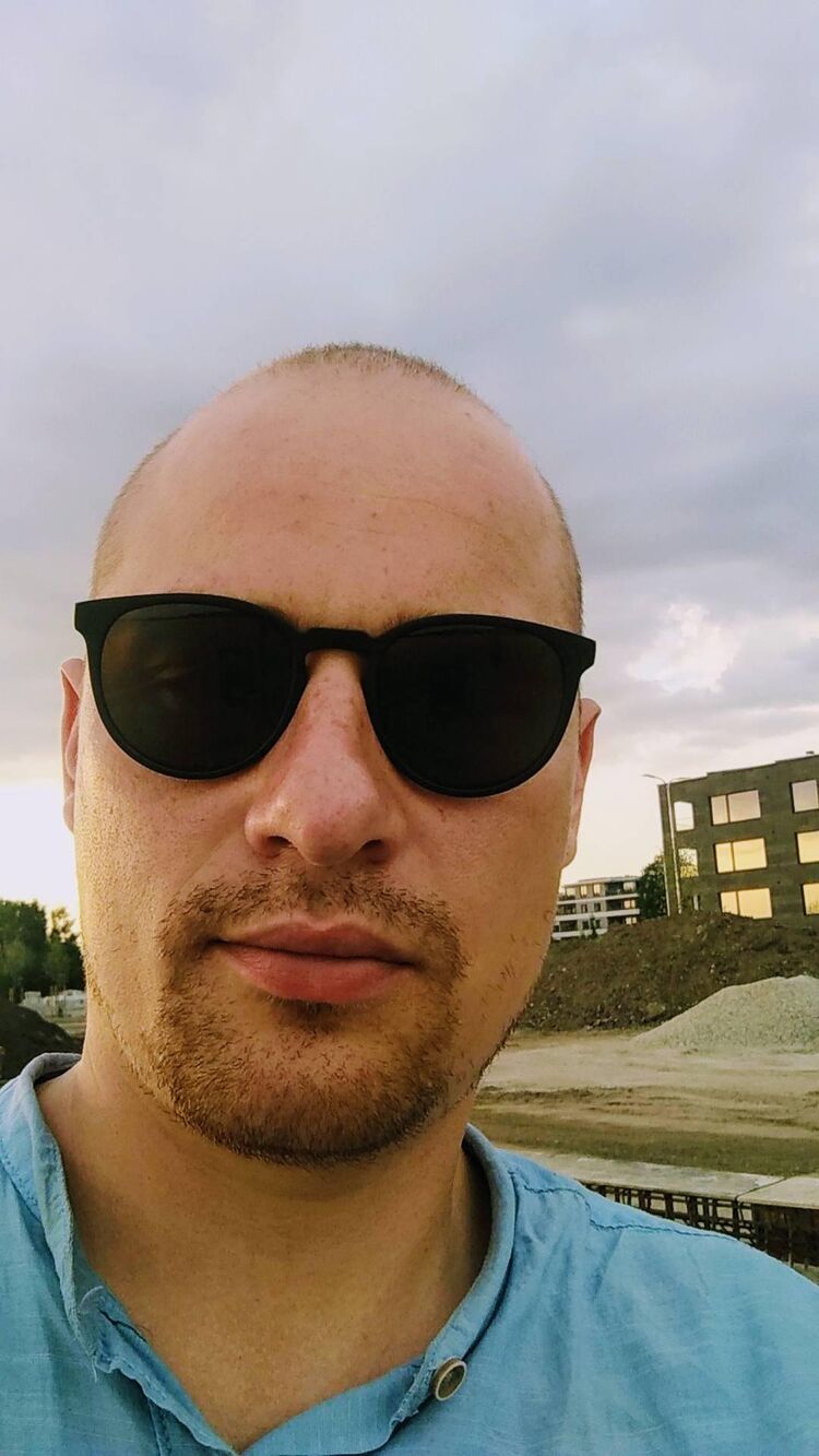  53695667  Viktor, 38 ,    