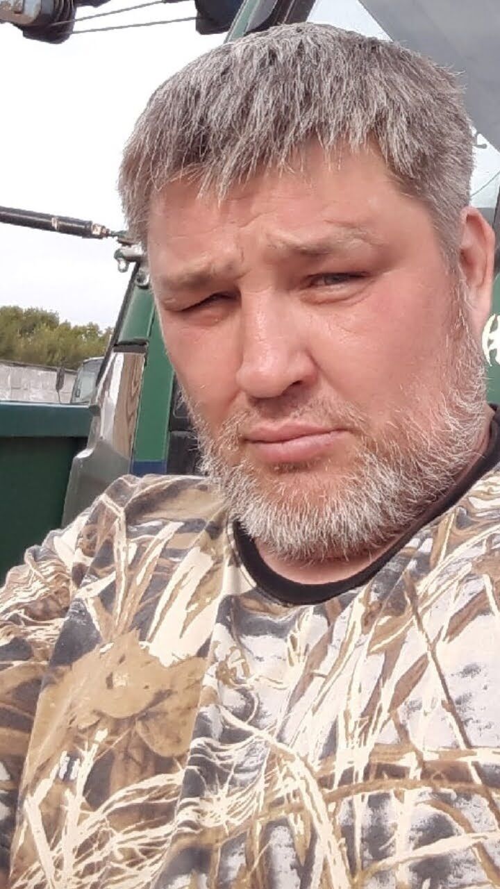  38344367  Stepan, 51 ,    