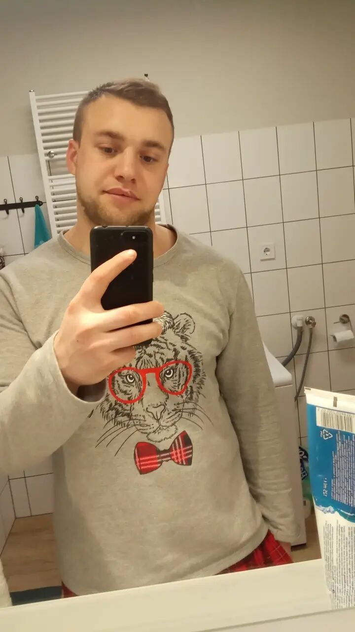  26528017  Vlad, 28 ,    