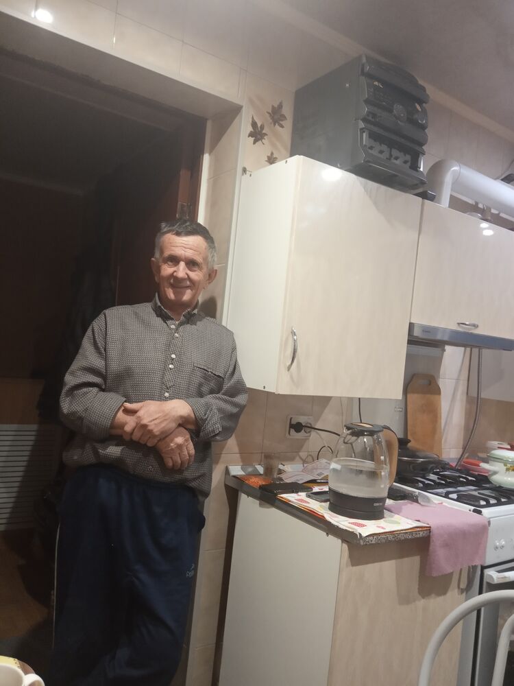  24953117  Aleksandr, 67 ,    