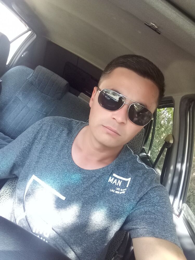  17812227  Iskandar, 40 ,    