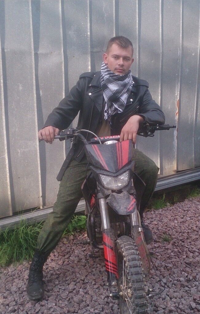  18898157  , 33 ,    -