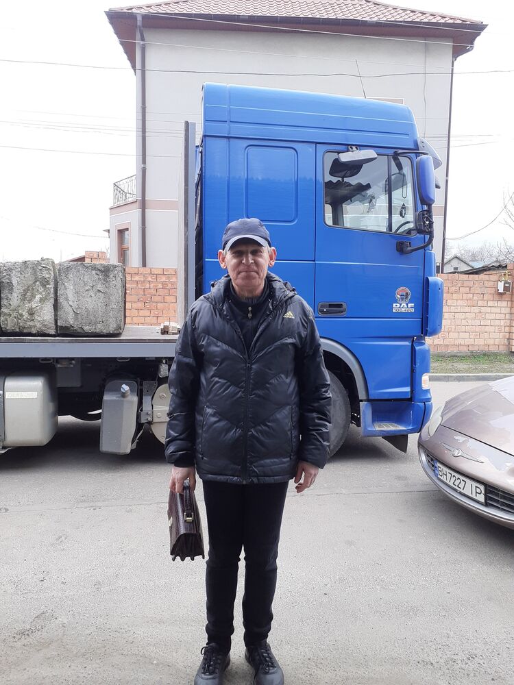  27915367  Vladislav, 68 ,    