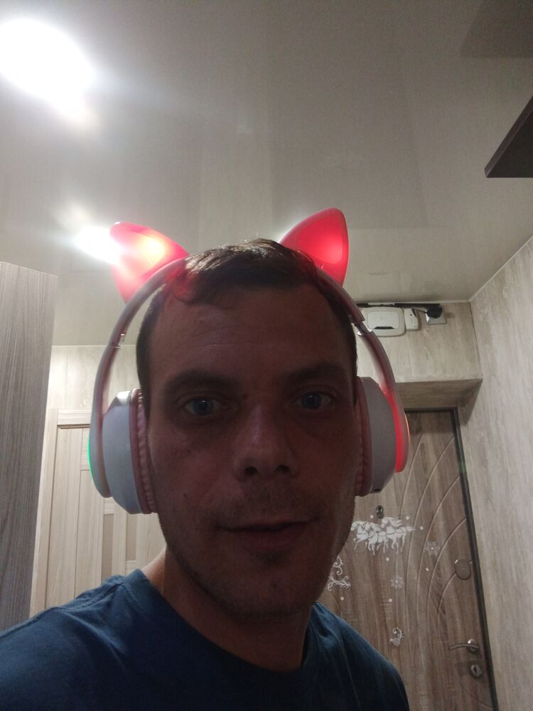 ,   Mikhail, 36 ,   ,   , c 