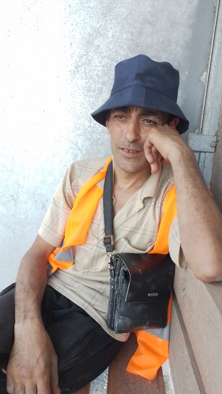 44839257  Hayk, 41 ,    