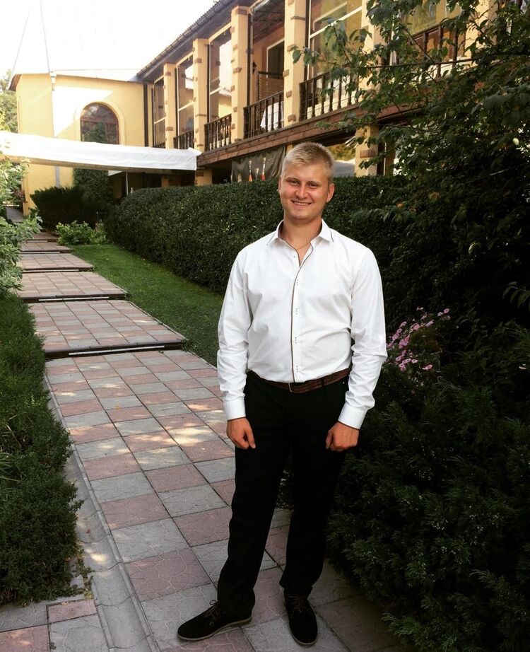  27582967  Andriy, 26 ,     