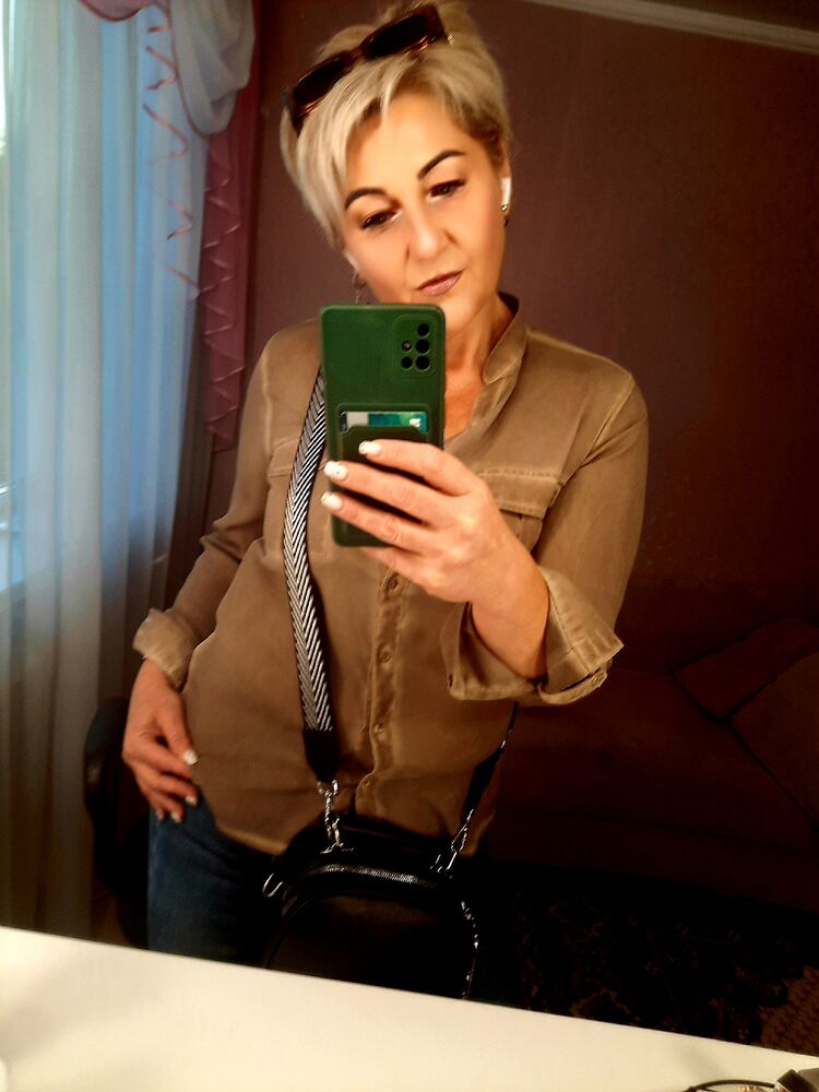  49765357  Elena, 48 ,    