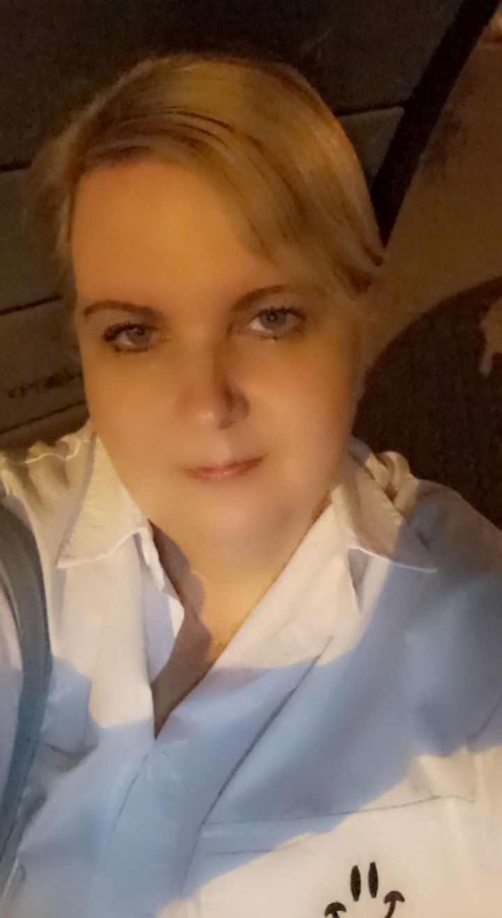  51258497  Anna, 44 ,    