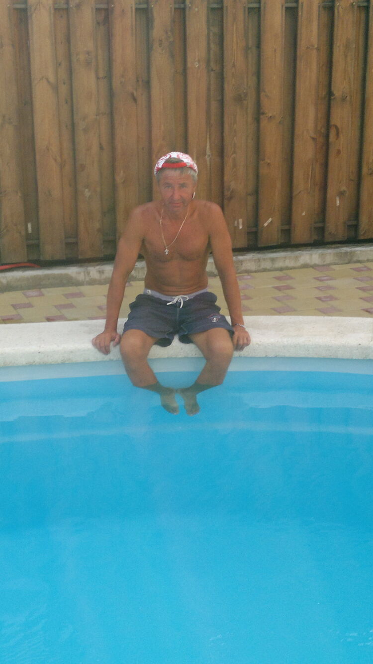  23798547  Denis, 54 ,    