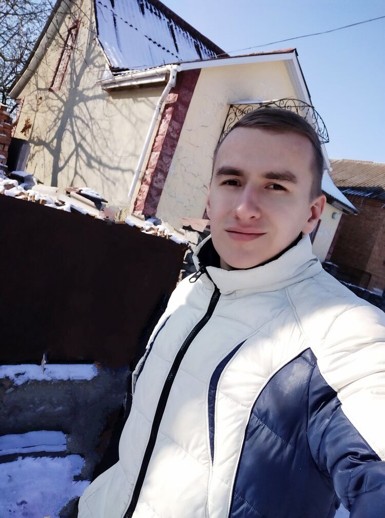  19090267  Bogdan, 24 ,    