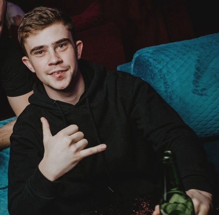 28684287  Alexander, 24 ,    -