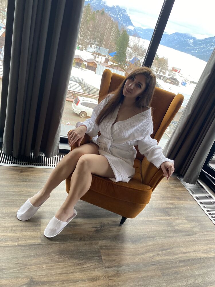  46902697  Iskrina, 42 ,    