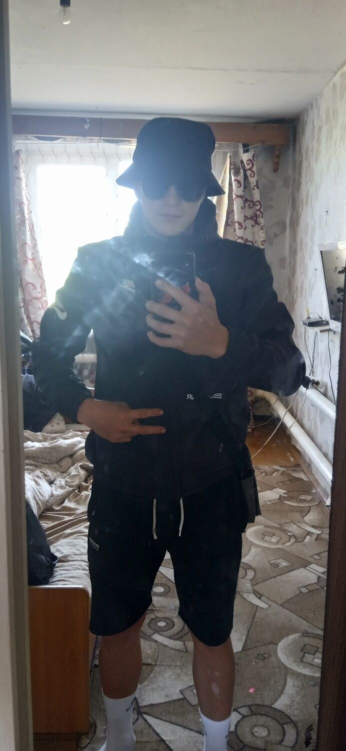  ,   Aleksander, 26 ,     