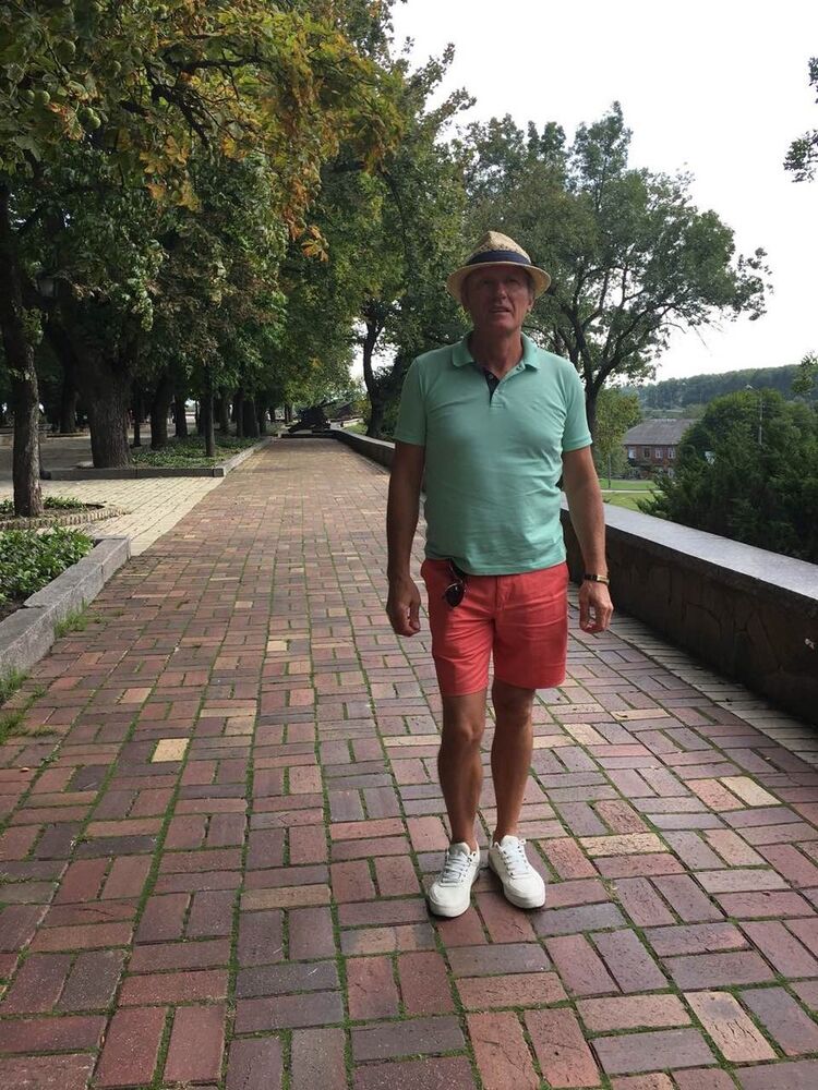  17104487  Viktor, 60 ,    