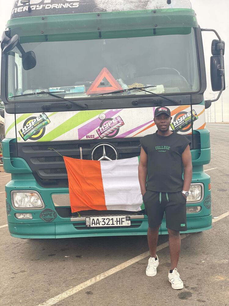  53731077  Pascal, 33 ,    