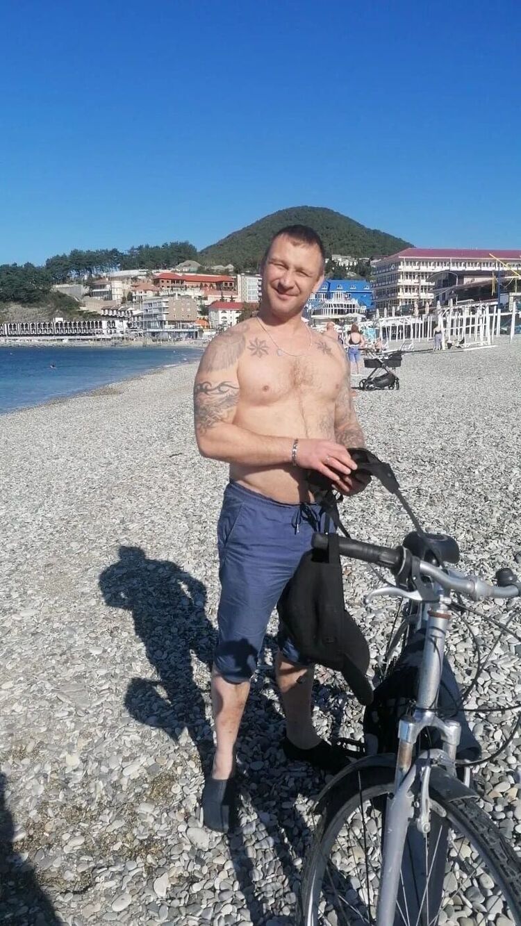  54305737  Sergej, 45 ,    