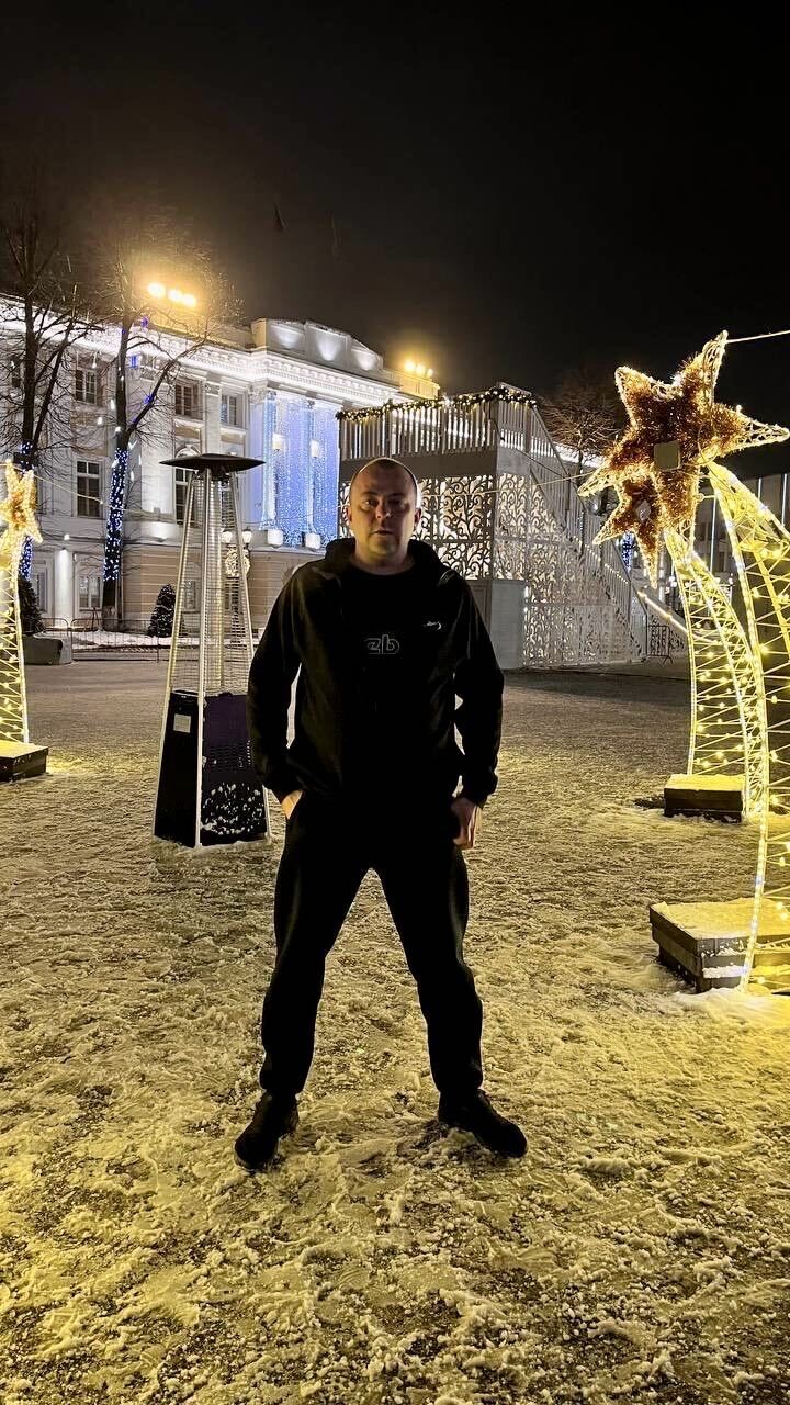  48585227  Aleksei, 39 ,    