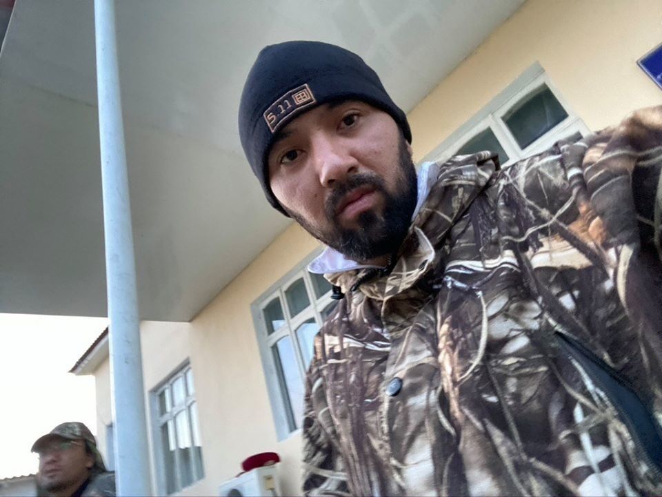  18742557  Erkin, 37 ,    