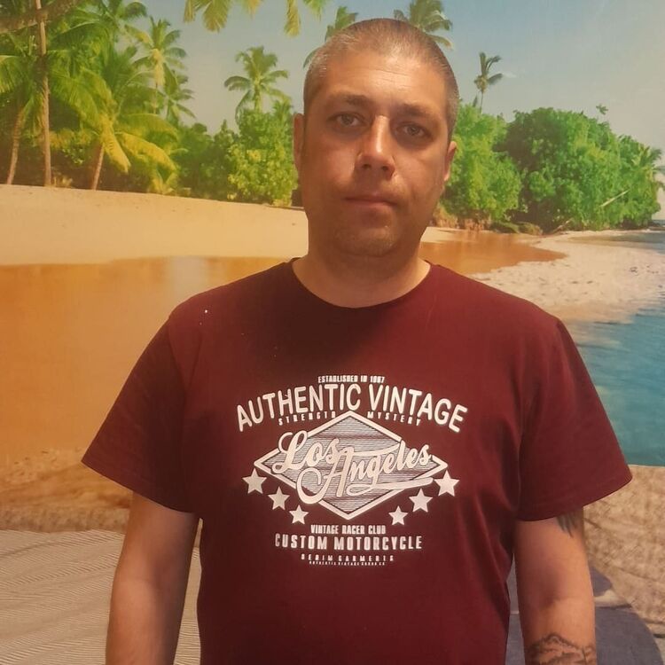  35316937  Anton, 39 ,    -