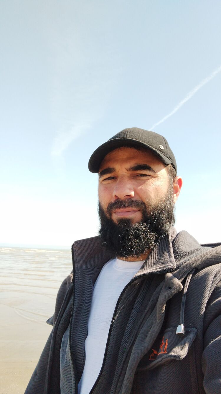  ,   Artur, 37 ,   ,   