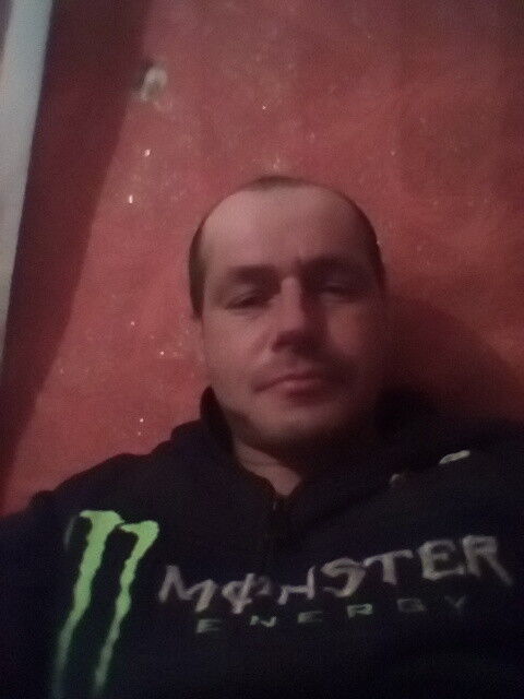  18798357  Viktor, 45 ,    