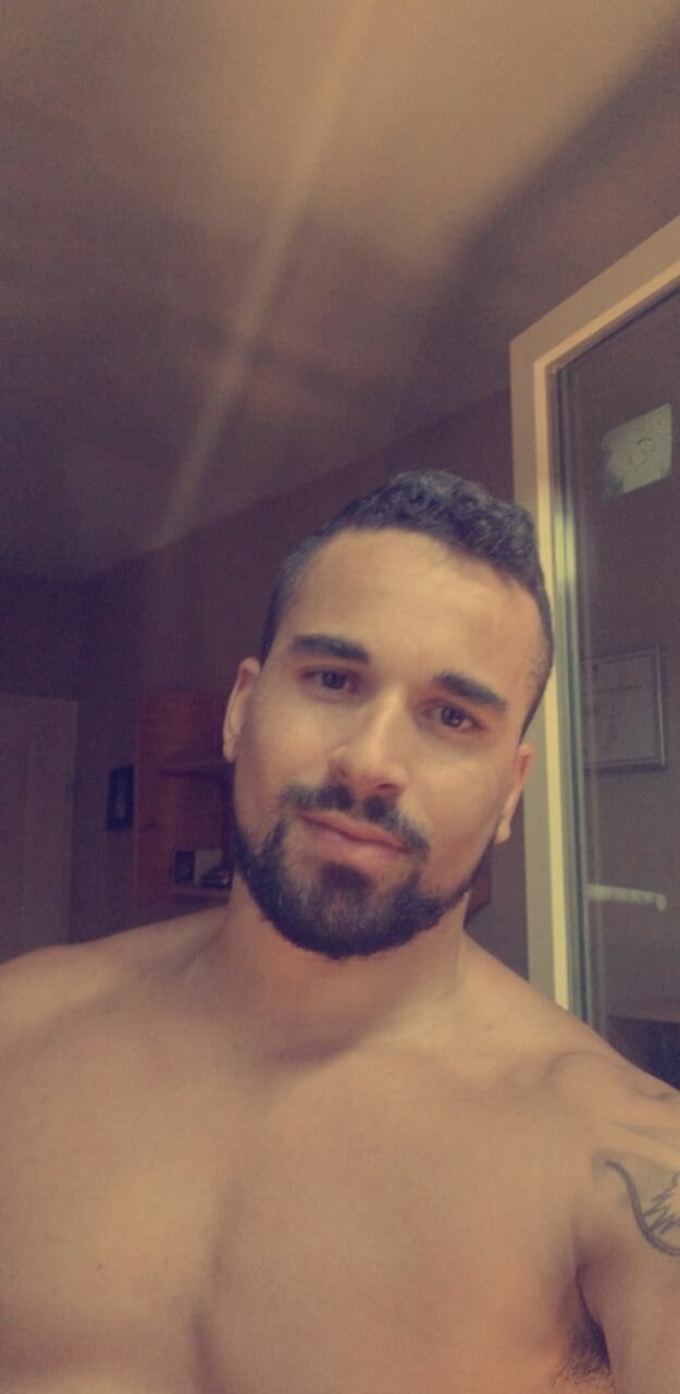  42527937  Romain, 33 ,    -