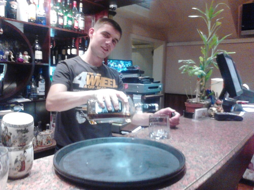  6860077  Artur, 35 ,    