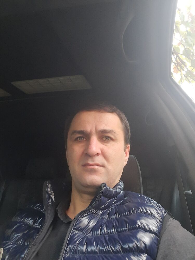  38601787  Yunis, 42 ,    