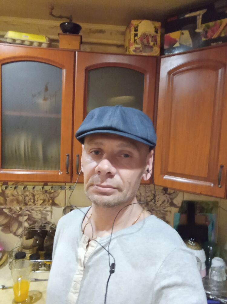  42573957  Alexander, 48 ,    