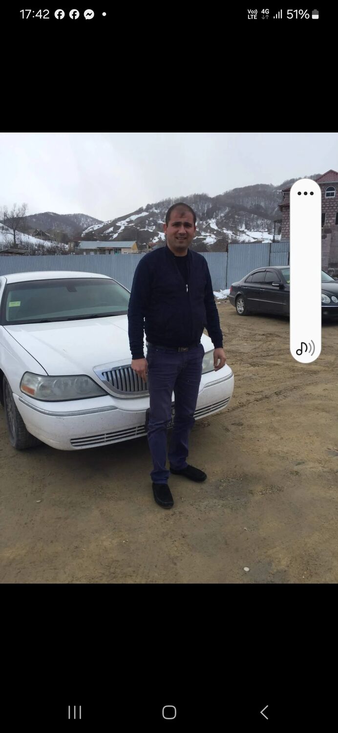  47352667  Artur, 43 ,    