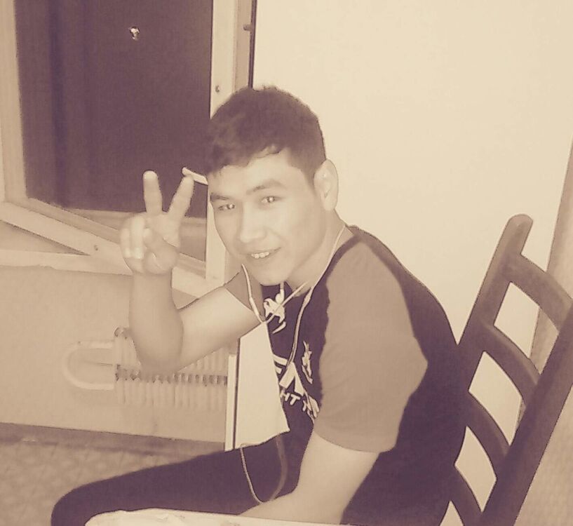  19277057  Alek, 29 ,    