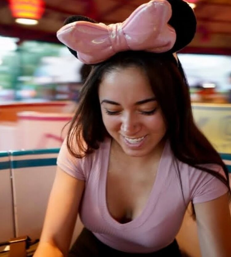 ���� 54054407 ������� Maria Suarez, 32 ����, ���� ���������� � Harcourt