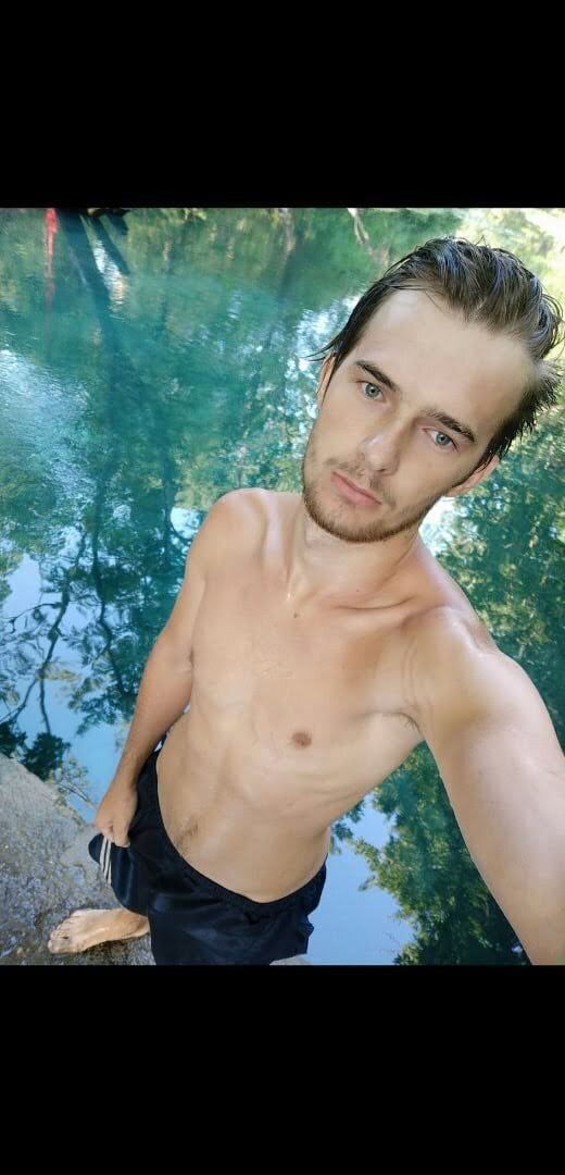  54701037  Konstantin, 26 ,    --