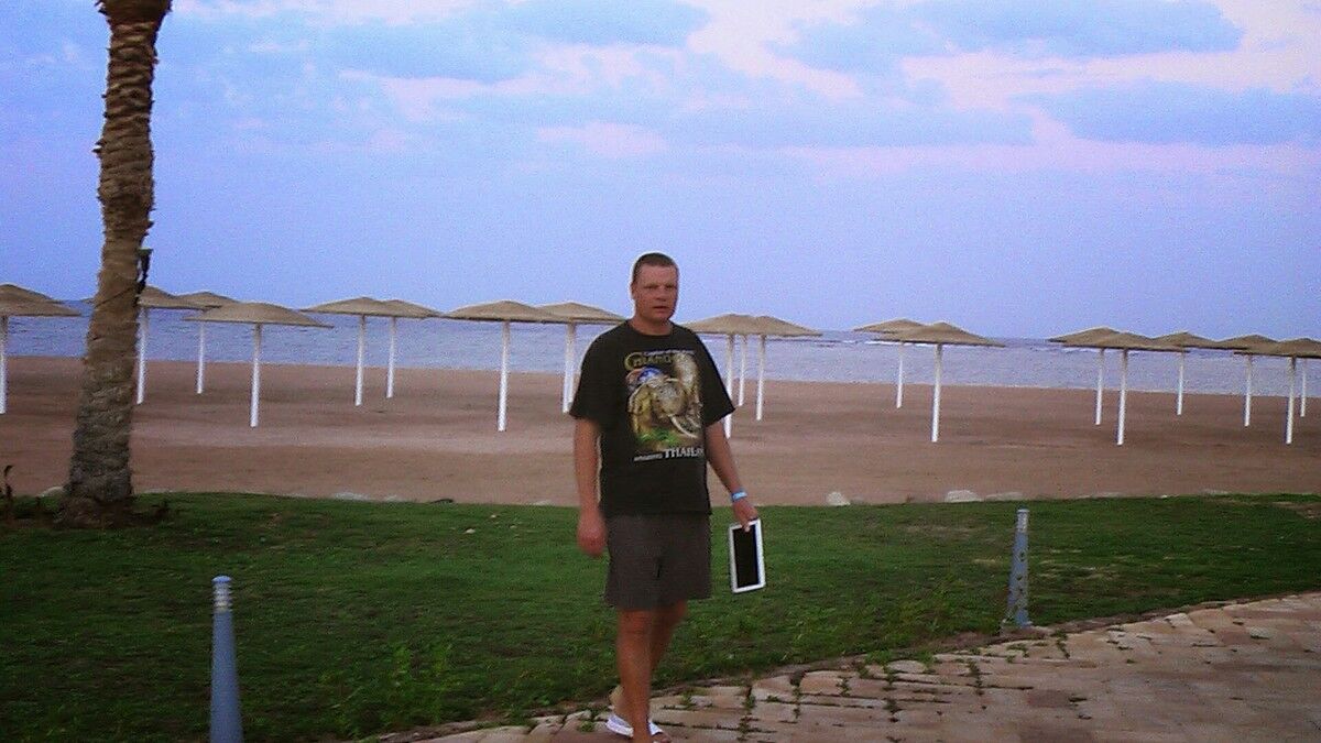  10432337  Oleg, 47 ,    