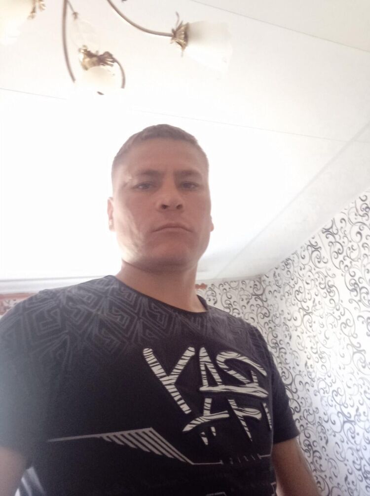  36704427  Ivan, 32 ,    