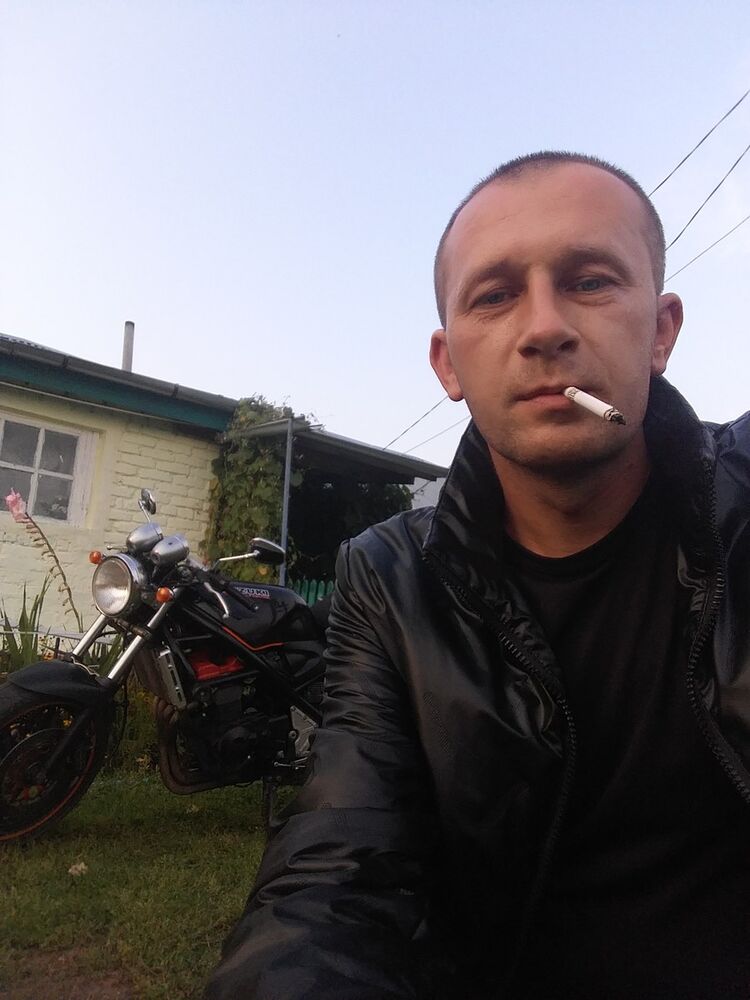  17822147  Alex, 40 ,    