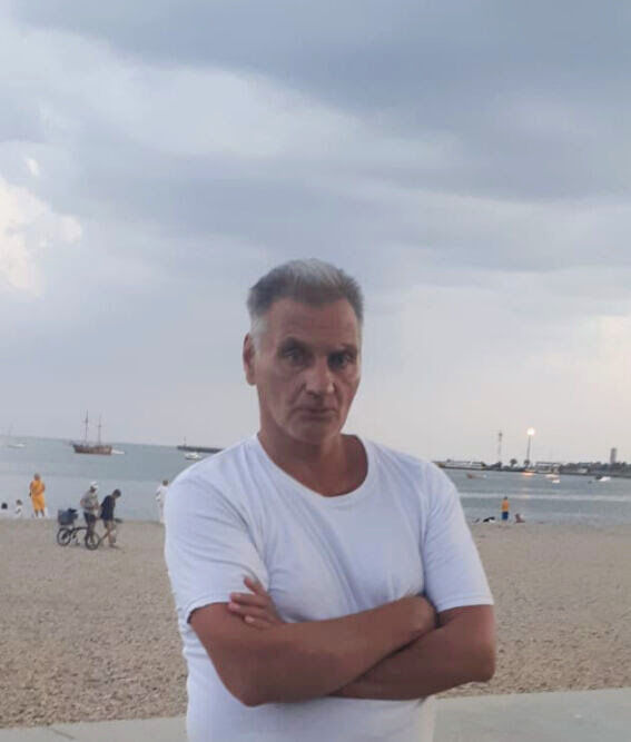  51692977  Petrovich, 52 ,    