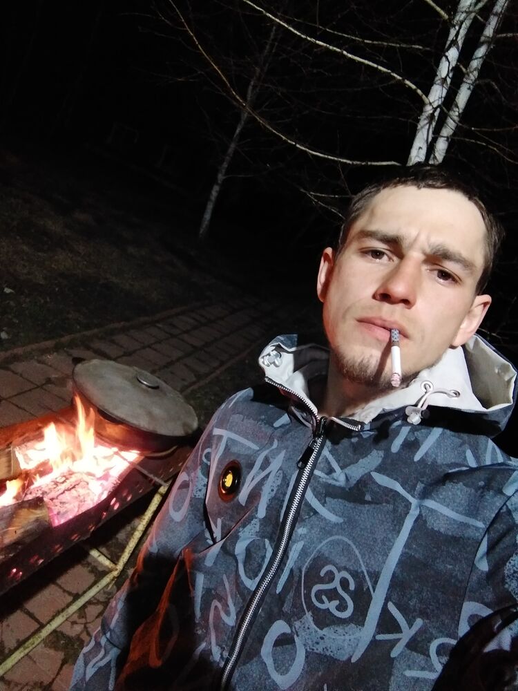 27109217  Viktor, 28 ,    