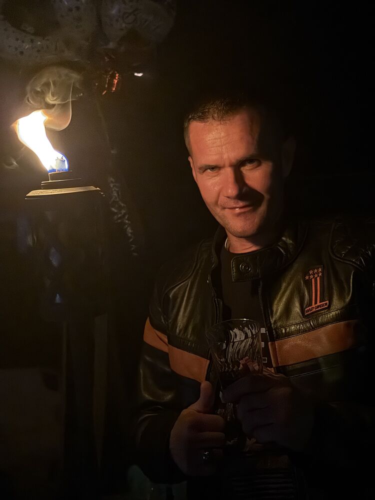  54530977  , 48 ,    Hunter