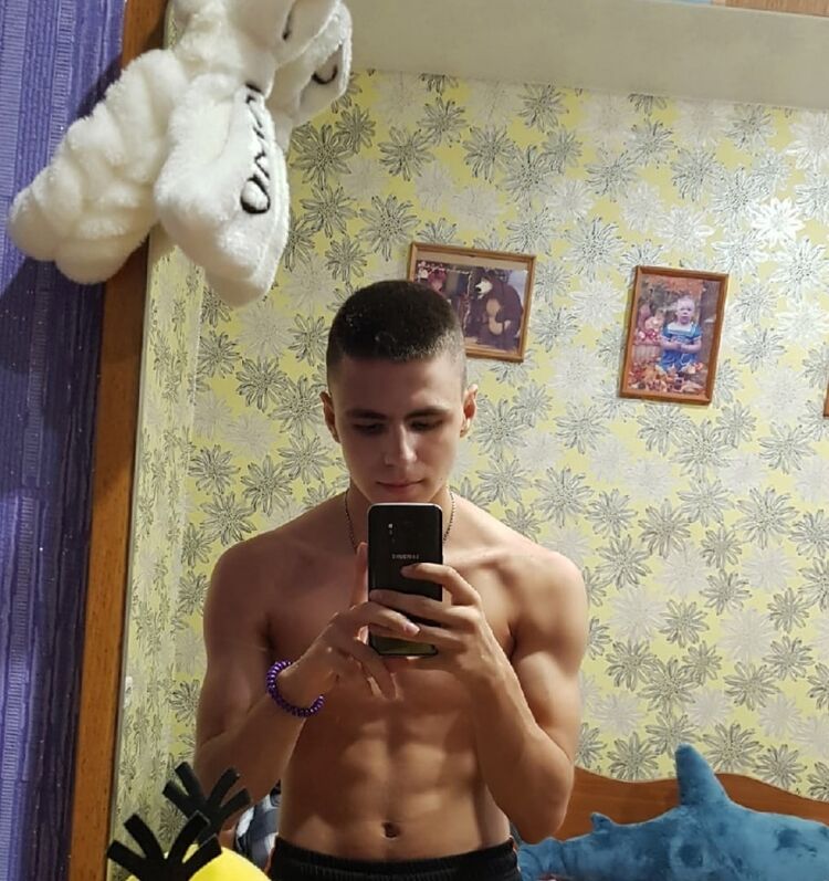  41564877  Alexander, 20 ,    