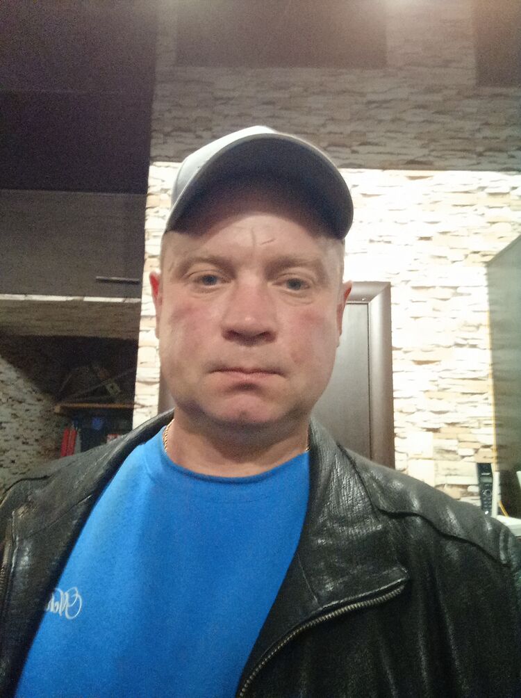  42984697  Nikolai, 42 ,    